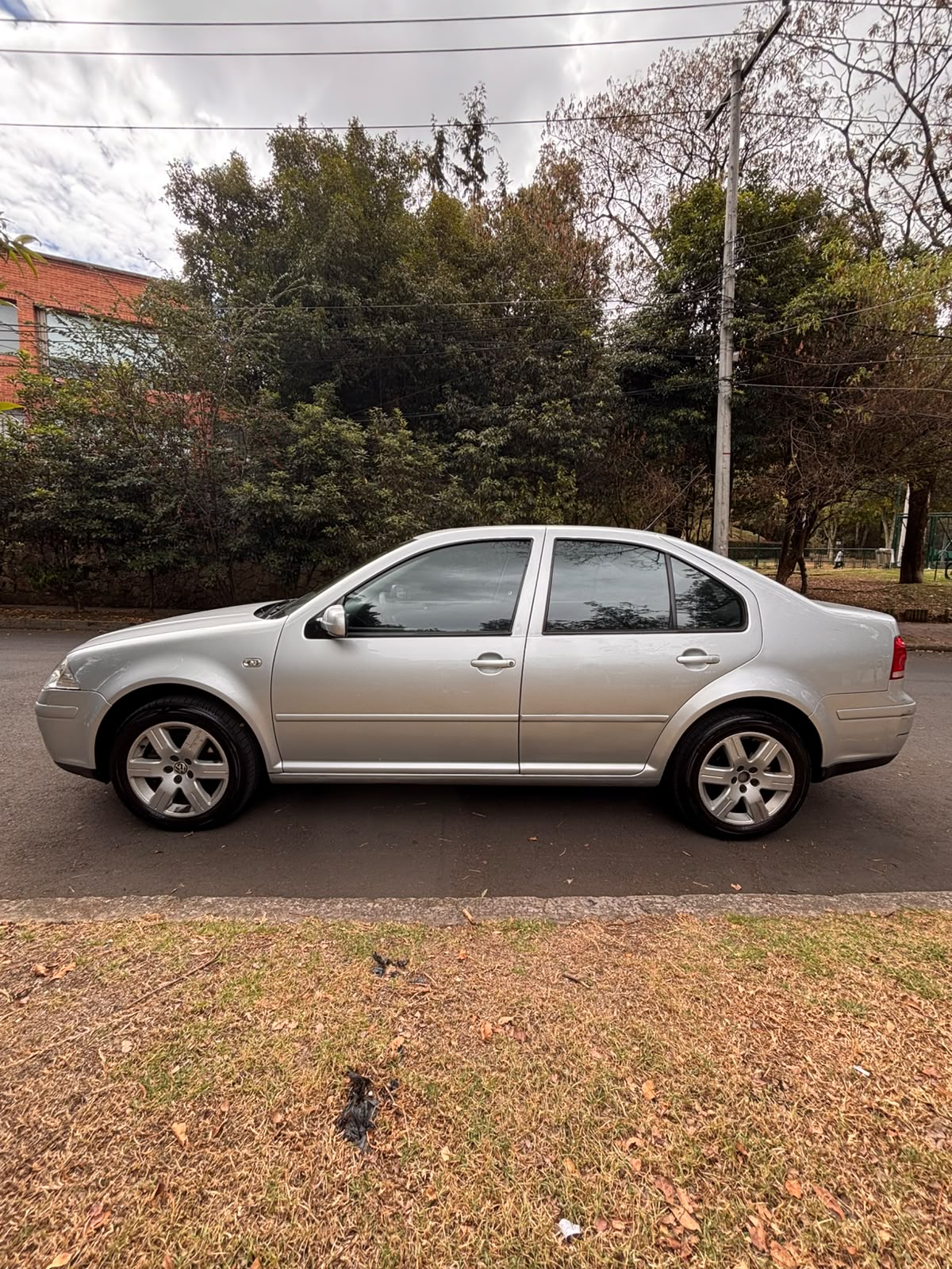 VOLKSWAGEN JETTA TRENDLINE 2011 - Imagen 6