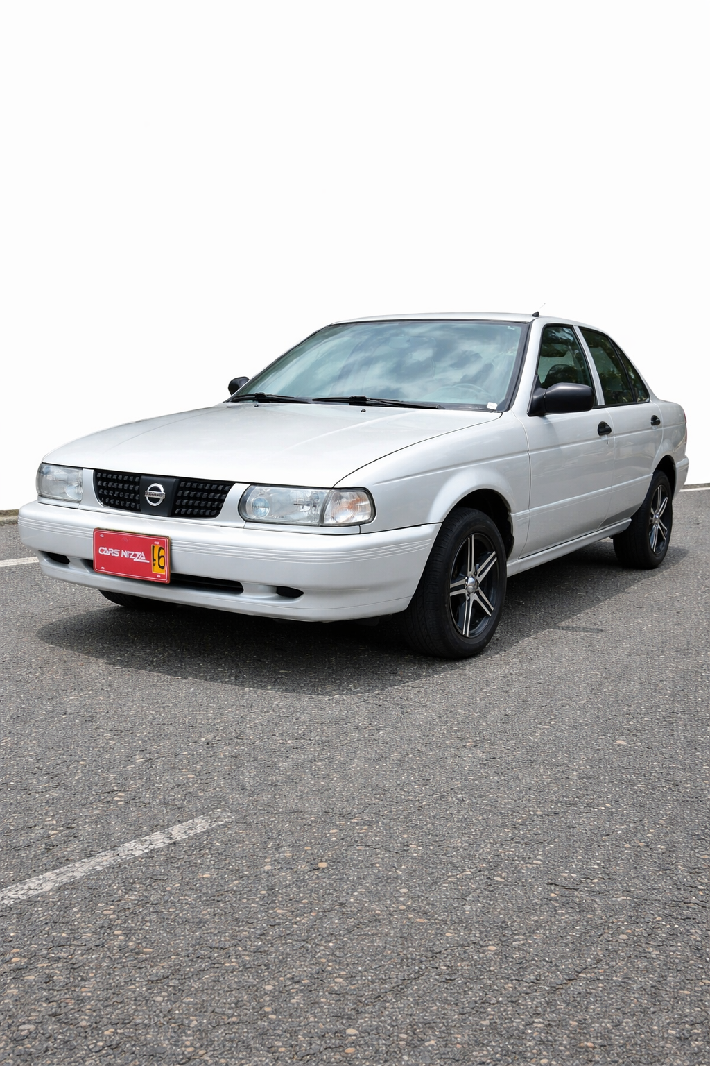 Nissan Sentra B13 brillante y detallado