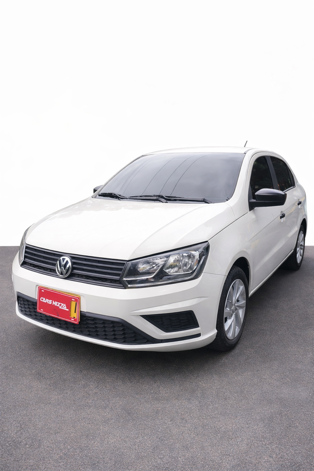 Volkswagen sedán blanco en perspectiva