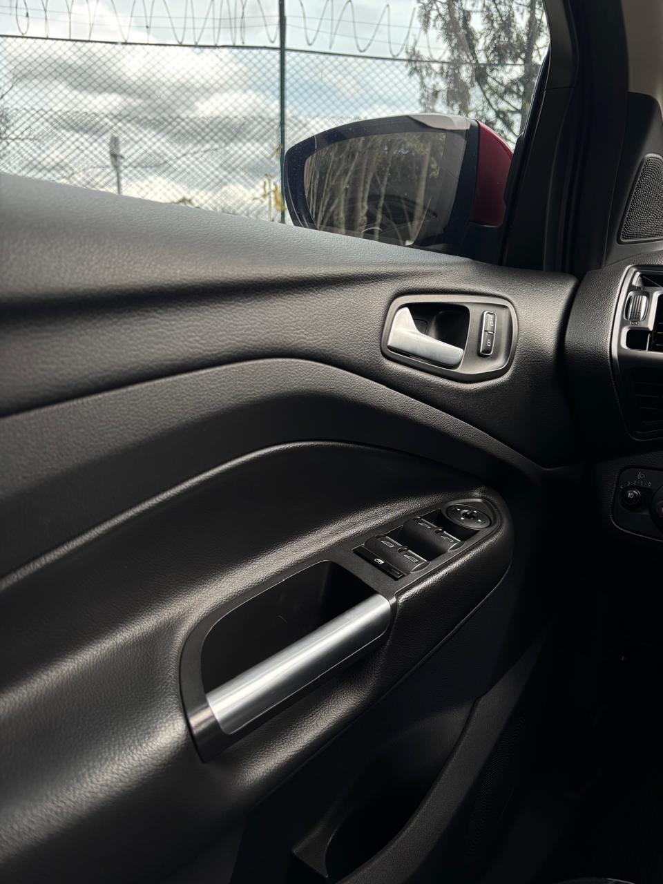 FORD ESCAPE SE - Imagen 8